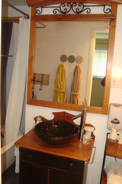 Paddington Place Bed & Breakfast Ошава Номер фото