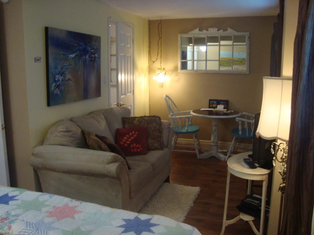 Paddington Place Bed & Breakfast Ошава Экстерьер фото
