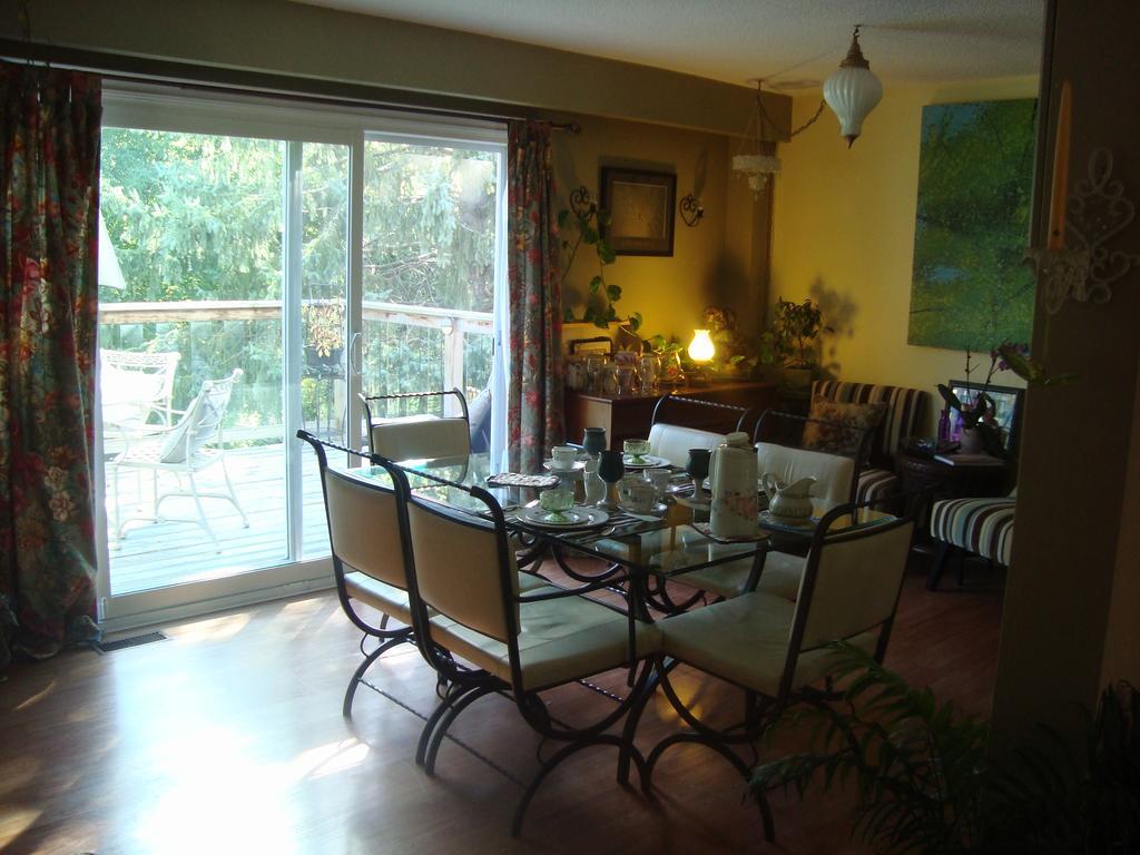 Paddington Place Bed & Breakfast Ошава Экстерьер фото