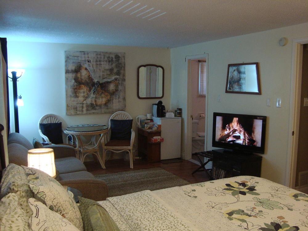 Paddington Place Bed & Breakfast Ошава Экстерьер фото