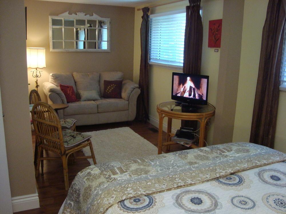 Paddington Place Bed & Breakfast Ошава Экстерьер фото