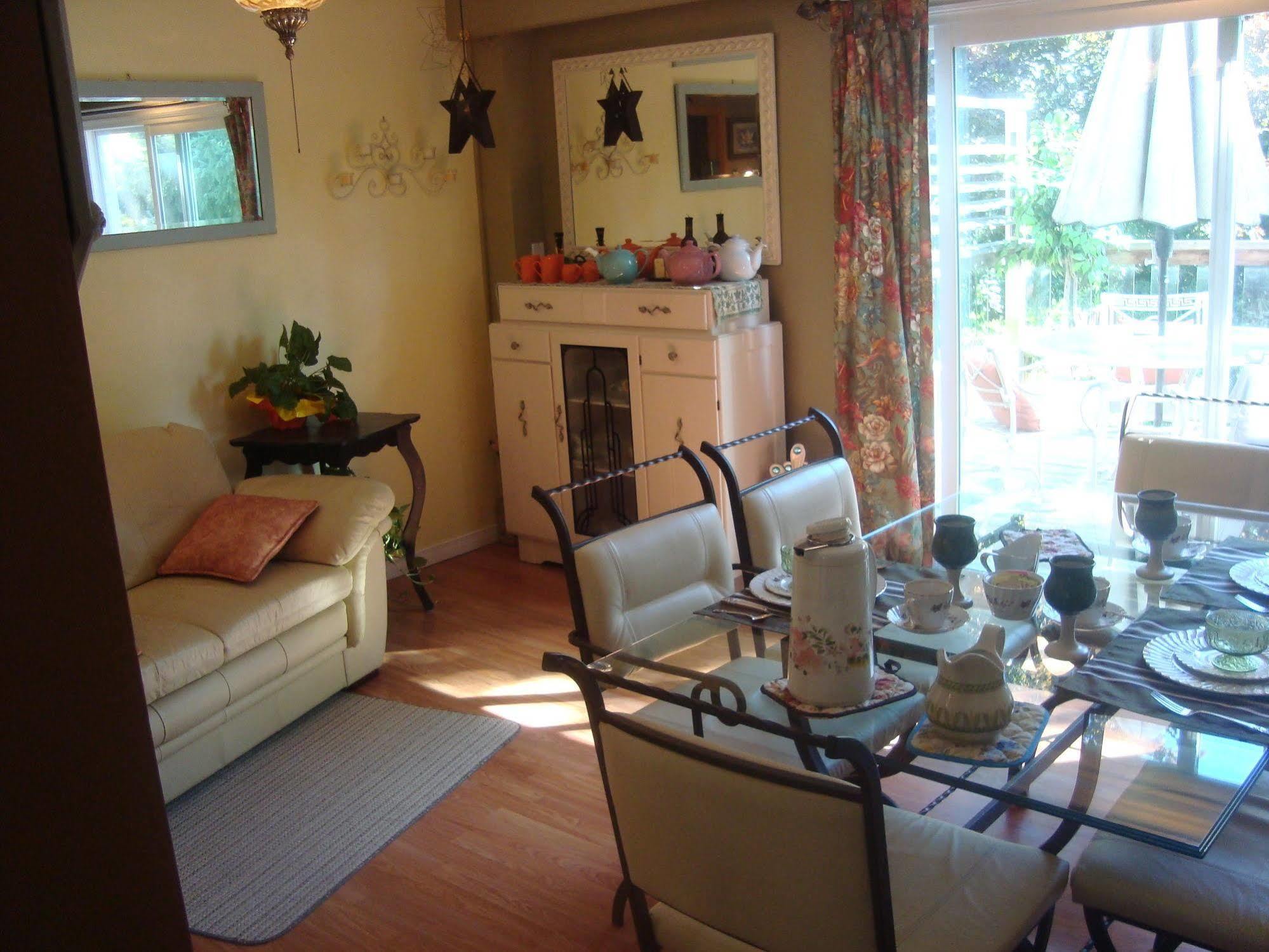 Paddington Place Bed & Breakfast Ошава Экстерьер фото